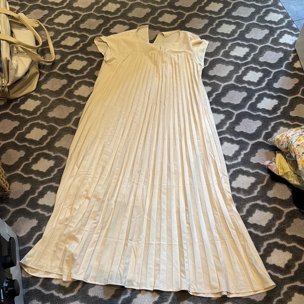 Amazon Cream Pleated Maxi Dress V-neck Sleeveless